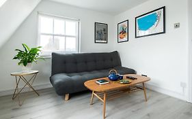 Newly Renovated Central One-Bedroom, 99 Steps To The Sea