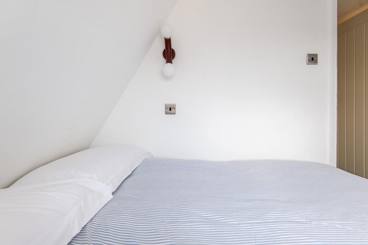 Newly Renovated Central One-Bedroom, 99 Steps To The Sea Brighton Exterior photo
