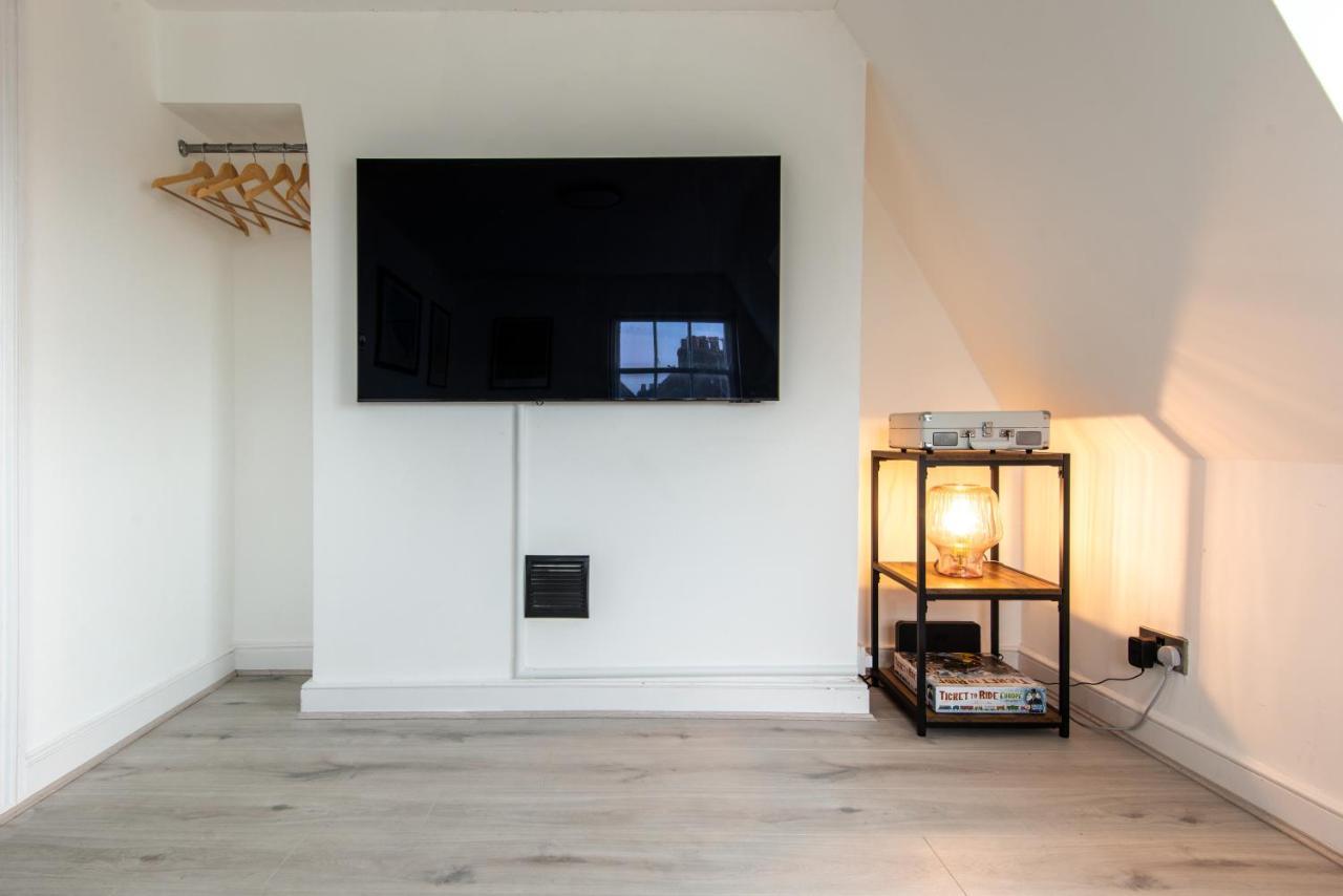 Newly Renovated Central One-Bedroom, 99 Steps To The Sea Brighton Exterior photo